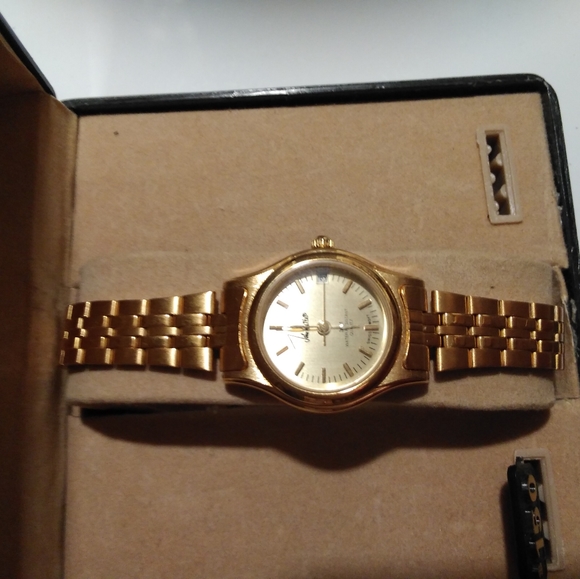 New John Weitz Gold Ladies Watch - Picture 3 of 4